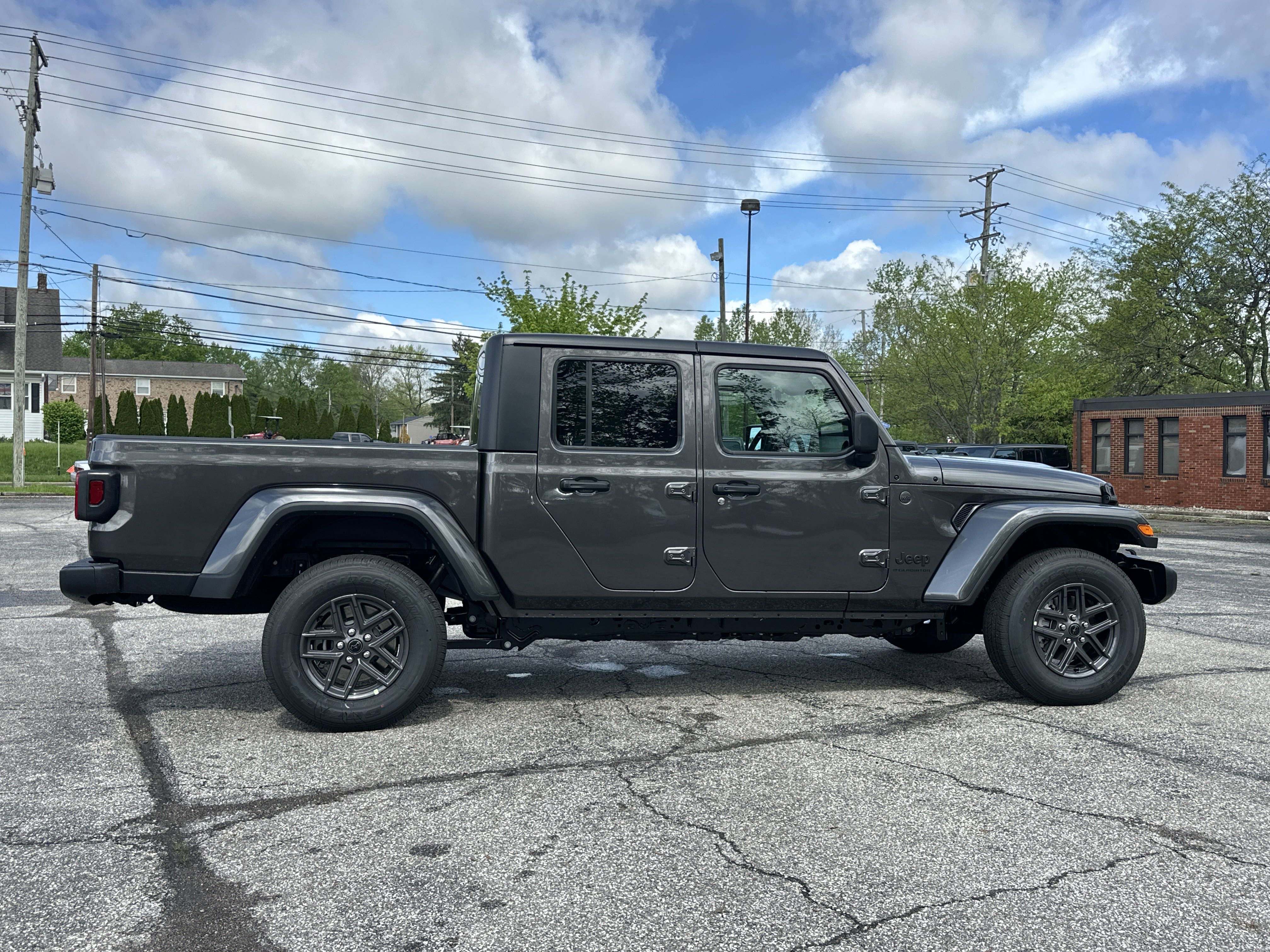 New 2025 Jeep Gladiator Sport image 17