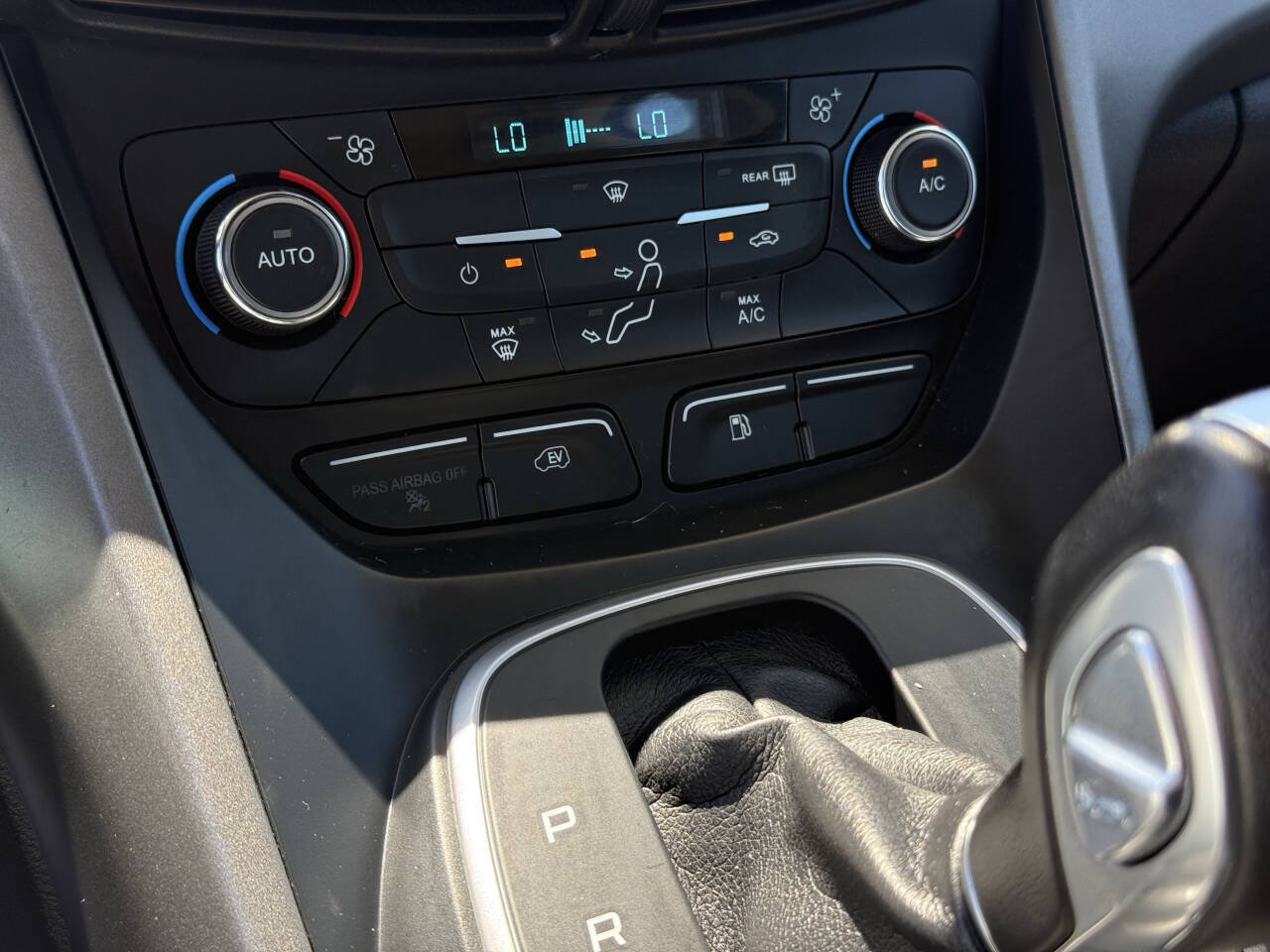 Used 2017 Ford C-MAX Energi SE w/ Interior Protection Package FWD image 24