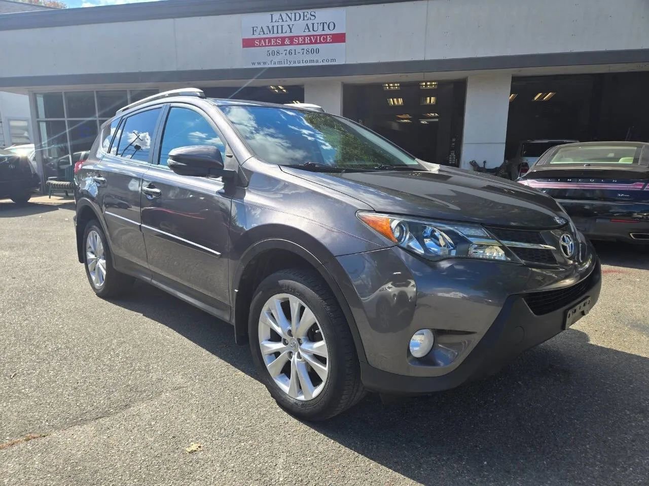 Used 2014 Toyota RAV4 Limited image 25