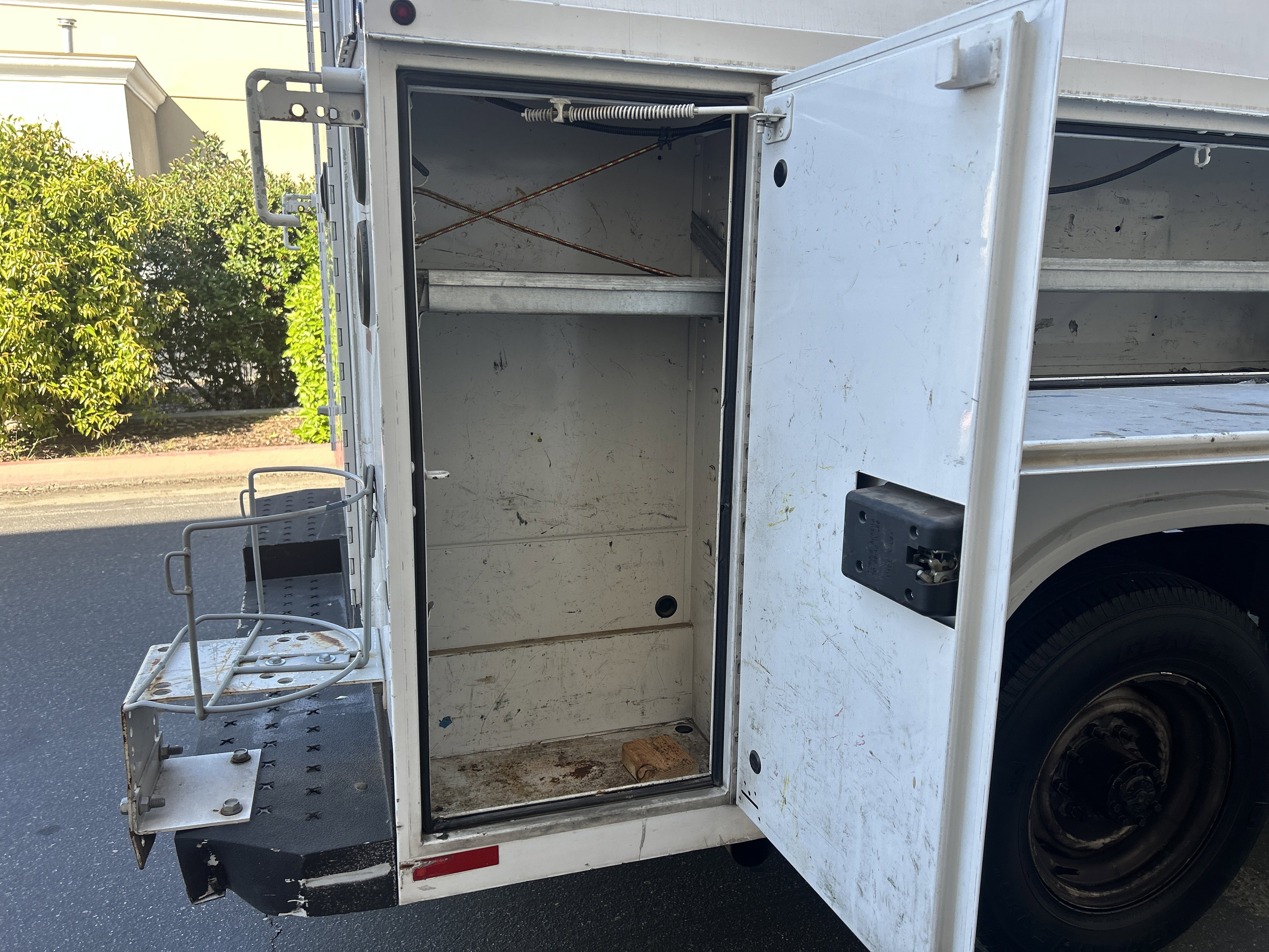 Used 2016 Ford E-350 and Econoline 350 Super Duty RWD image 18