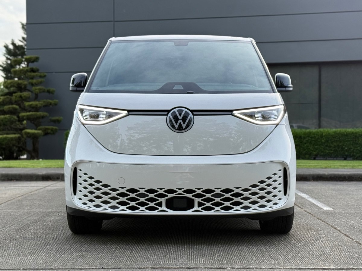 Used 2025 Volkswagen ID. Buzz Pro S RWD image 9