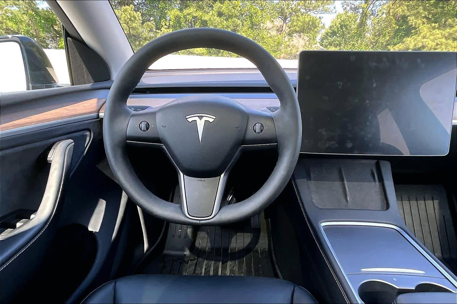 Used 2024 Tesla Model Y Long Range AWD/4WD image 5