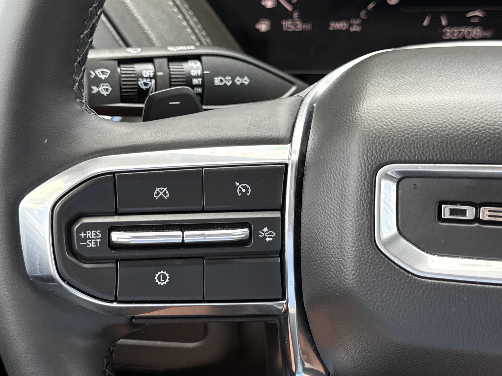 Used 2025 GMC Yukon Denali AWD/4WD image 24