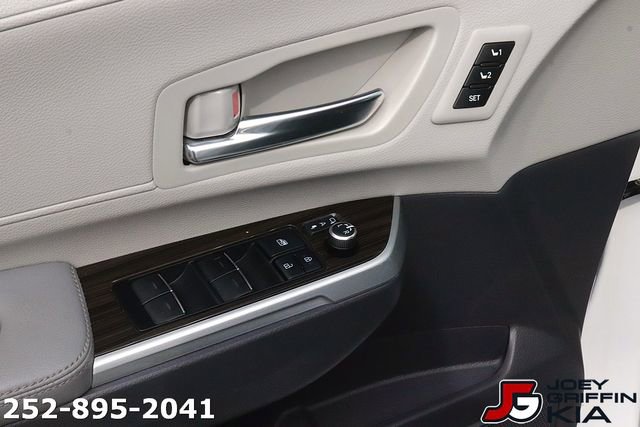 Used 2022 Toyota Sienna Limited FWD image 12