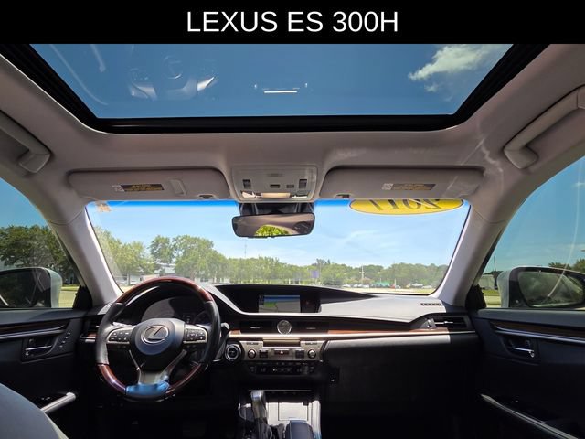 Used 2017 Lexus ES 300h w/ Luxury Package FWD image 19