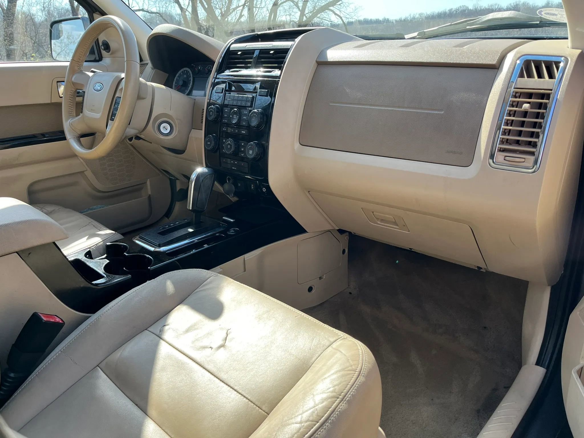 Used 2011 Ford Escape Limited w/ 302A Rapid Spec Order Code FWD image 8