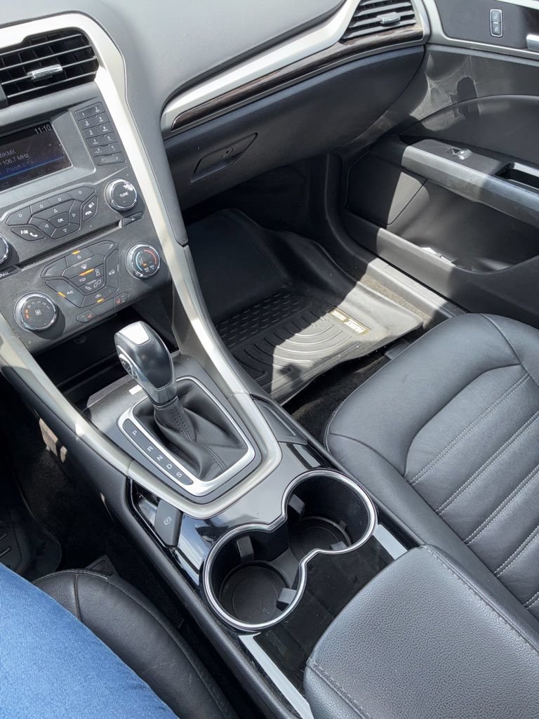 Used 2015 Ford Fusion SE w/ Equipment Group 202A FWD image 9