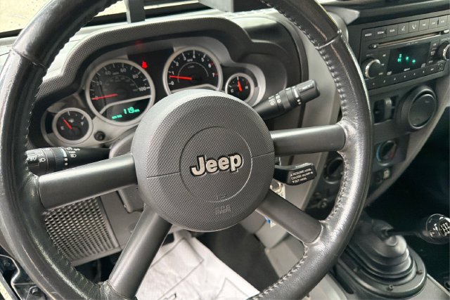 Used 2007 Jeep Wrangler Sahara w/ Dual Top Group AWD/4WD image 15