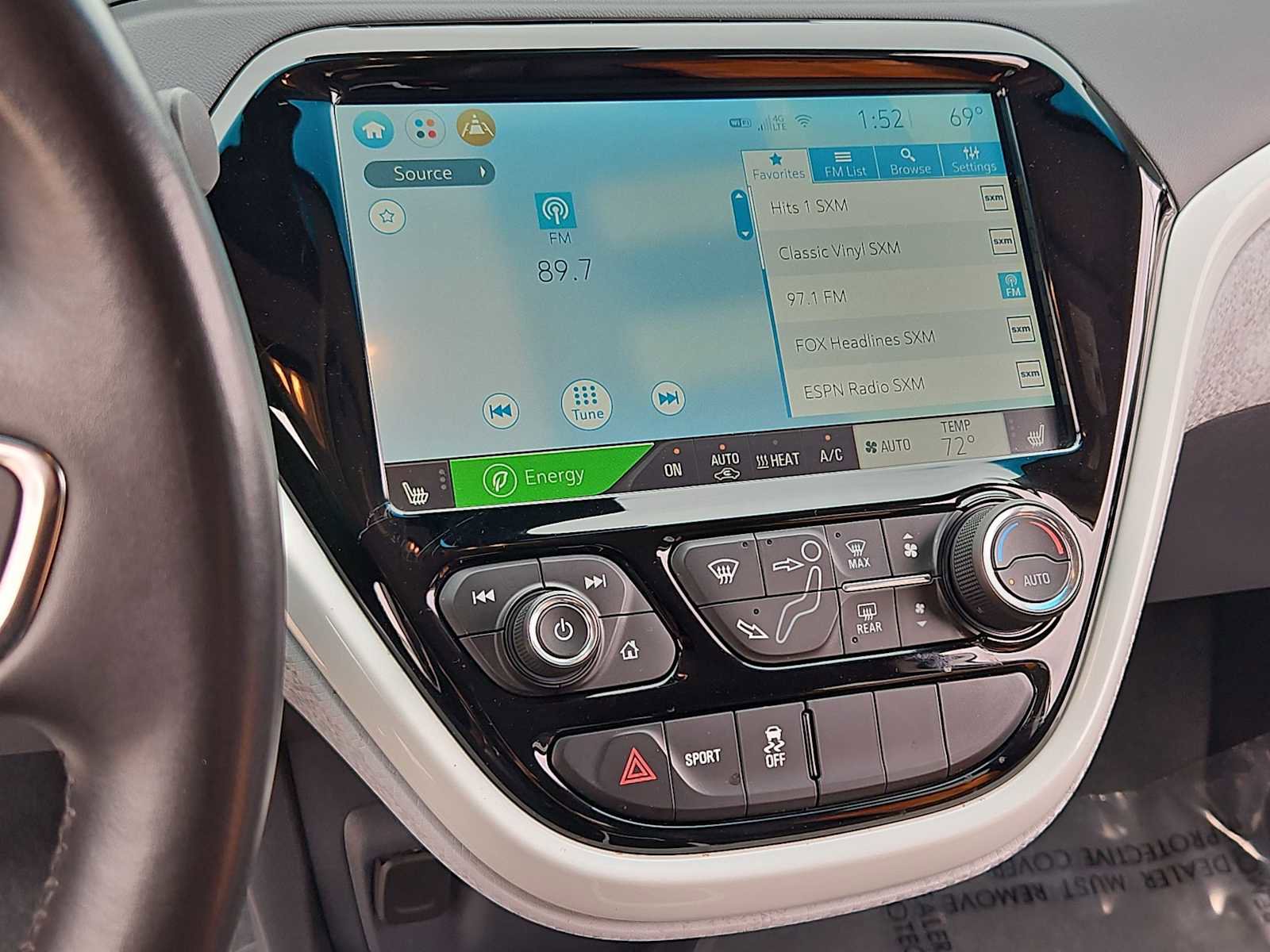 Used 2020 Chevrolet Bolt Premier w/ Infotainment Package image 27