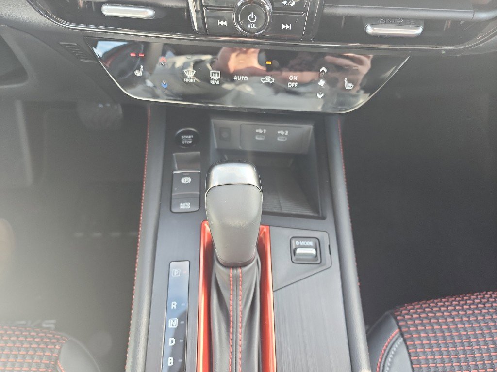 Used 2026 Nissan Kicks SR w/ Cold Weather Package image 18