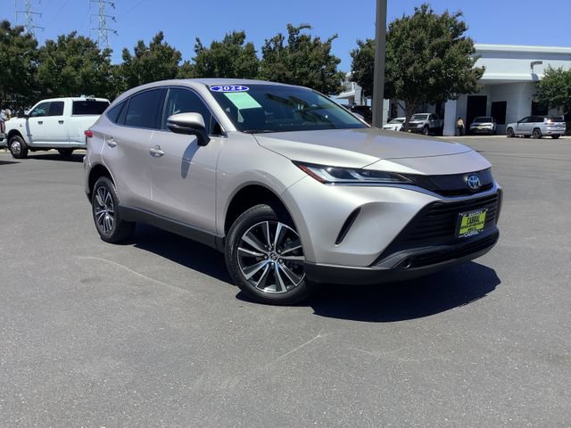 Used 2024 Toyota Venza LE AWD/4WD image 2