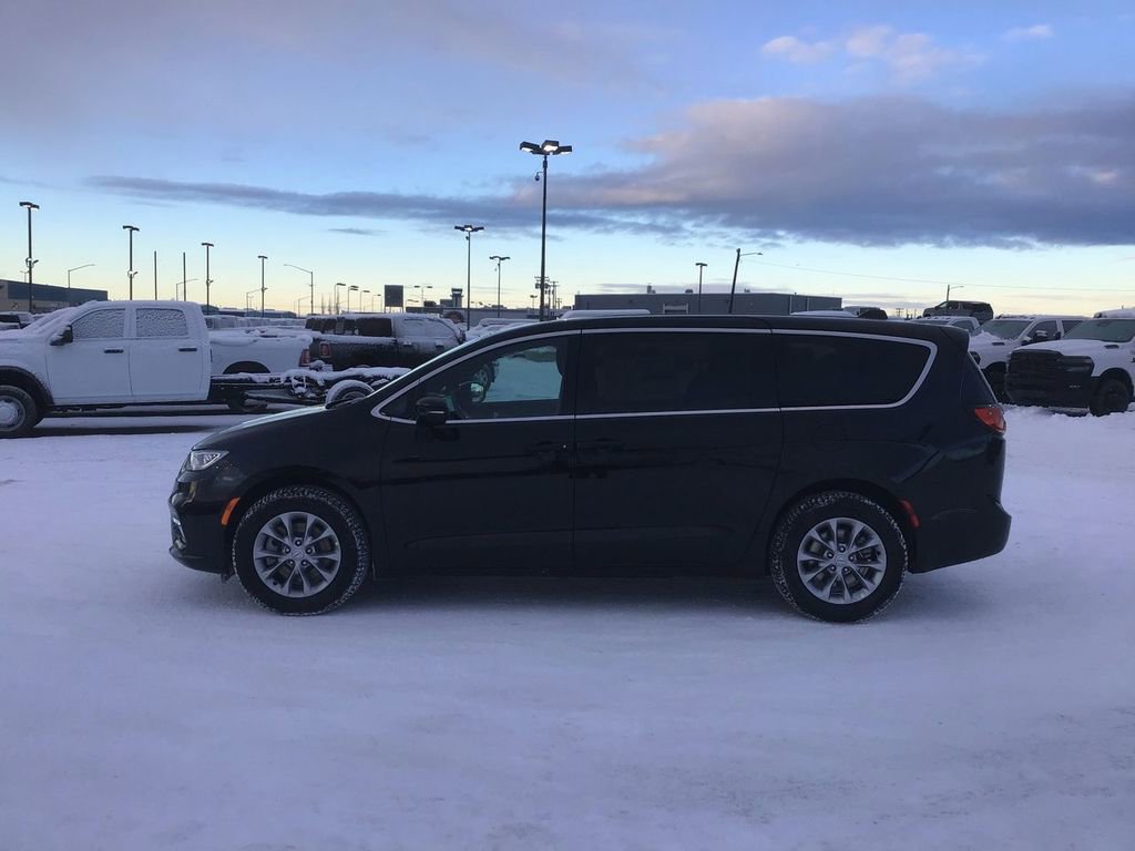 New 2026 Chrysler Pacifica Select