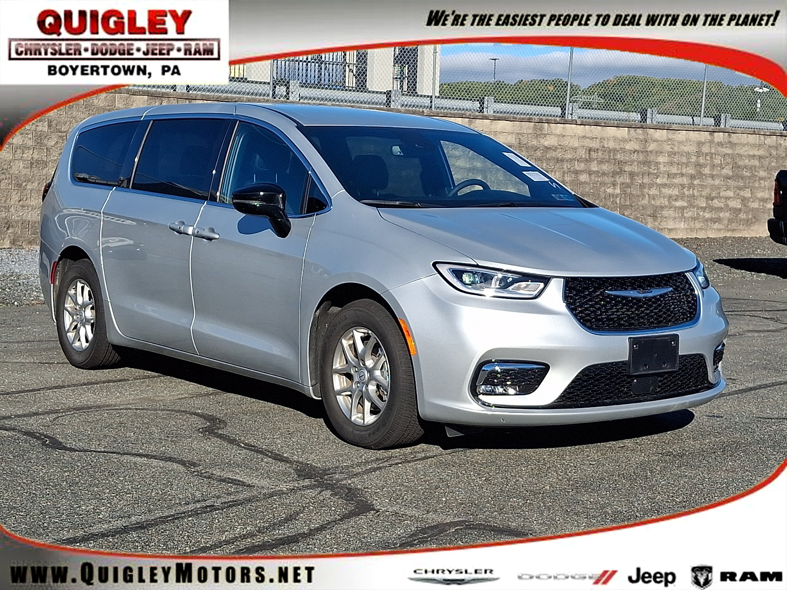 Used 2026 Chrysler Pacifica Select FWD image 1
