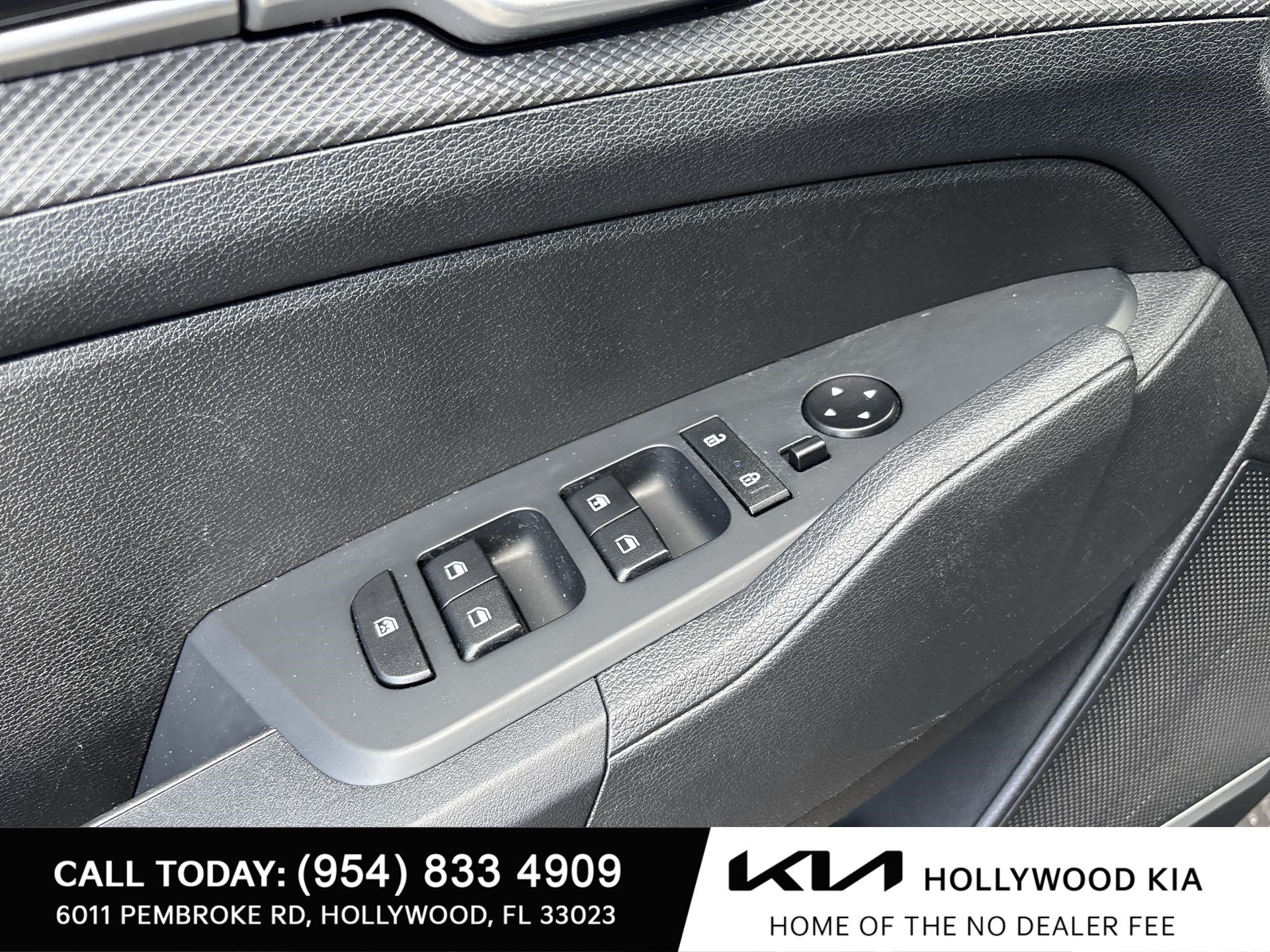 Used 2025 Kia Sportage LX FWD image 15