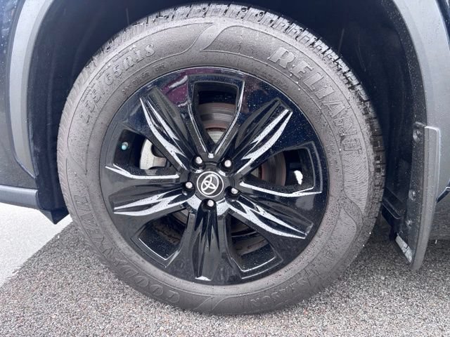 Used 2021 Toyota Highlander XLE AWD/4WD image 10