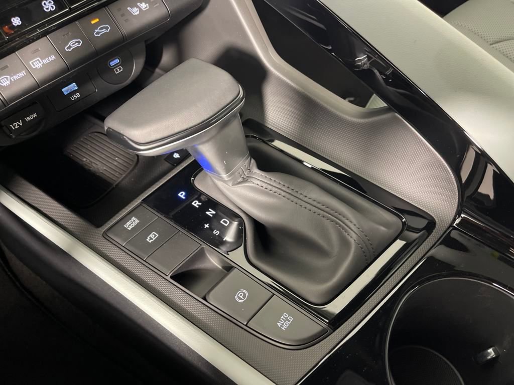 New 2025 Hyundai Elantra Limited image 24