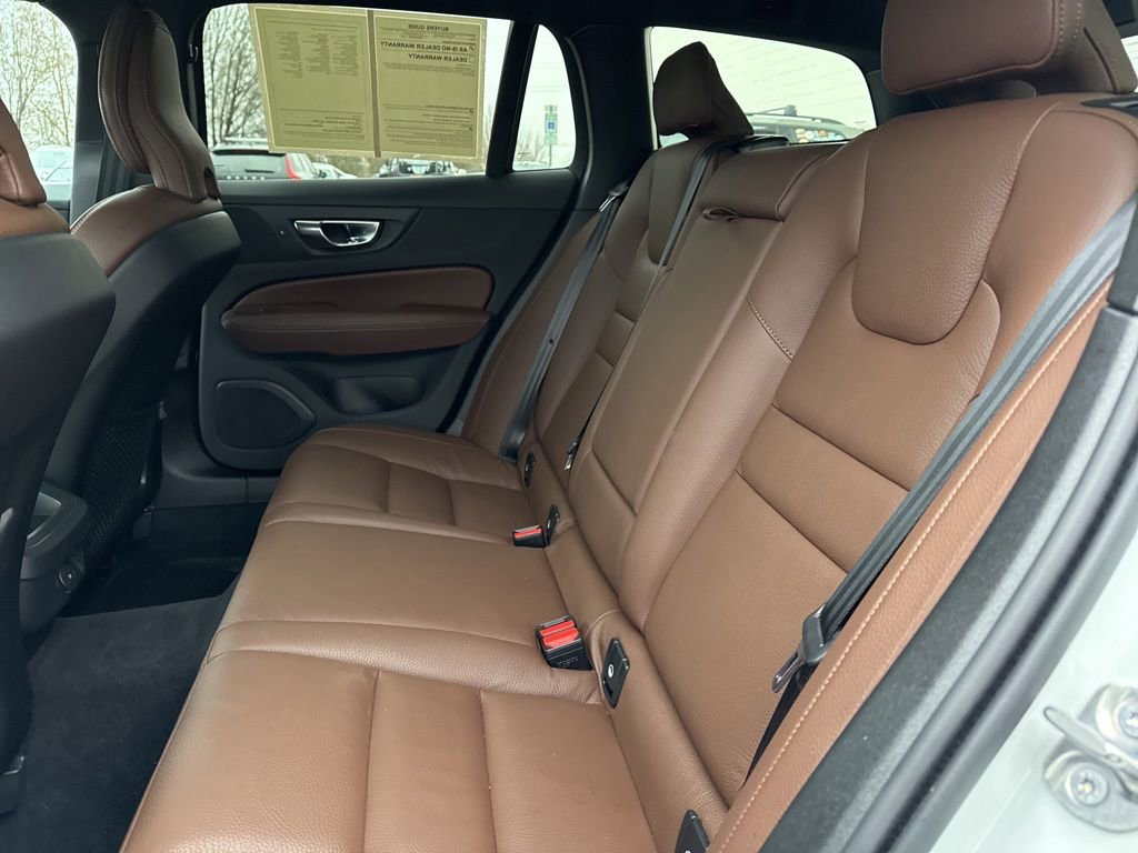 Used 2025 Volvo V60 B5 Cross Country Plus image 14