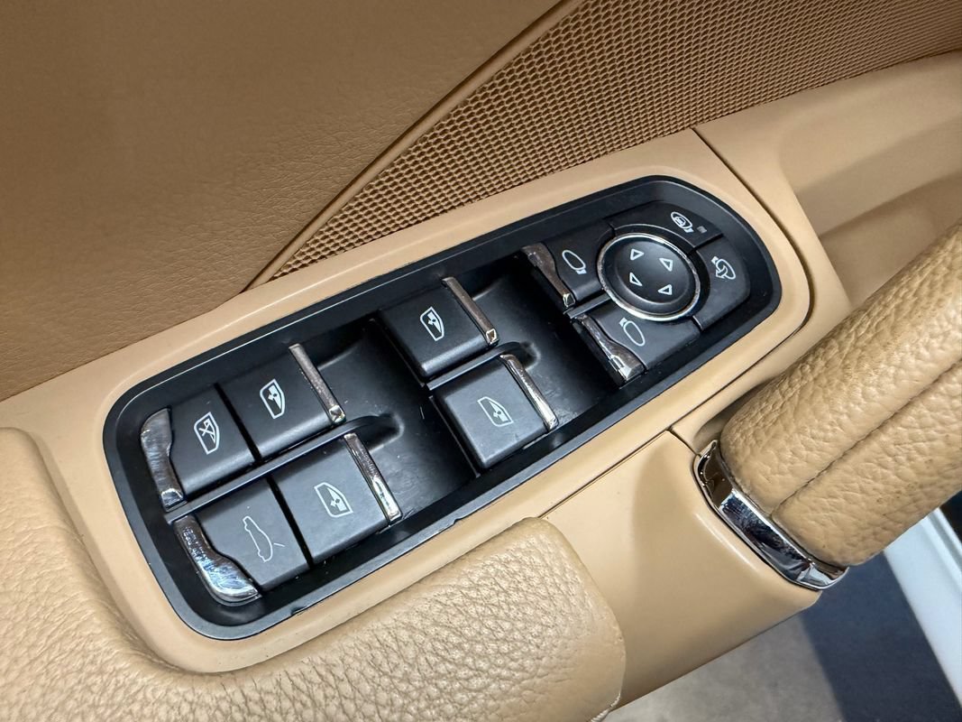 Used 2014 Porsche Cayenne Diesel AWD/4WD image 19
