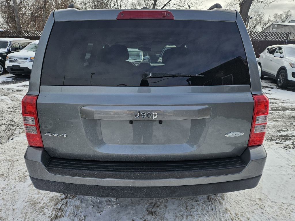 Used 2013 Jeep Patriot Latitude w/ Sun/Sound Group image 8