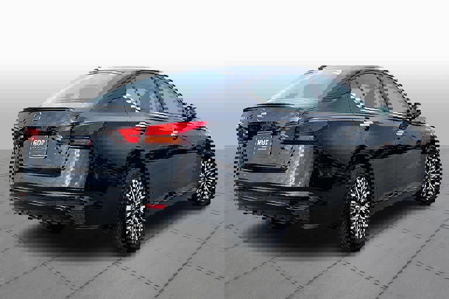 Used 2025 Nissan Altima 2.5 SV image 12