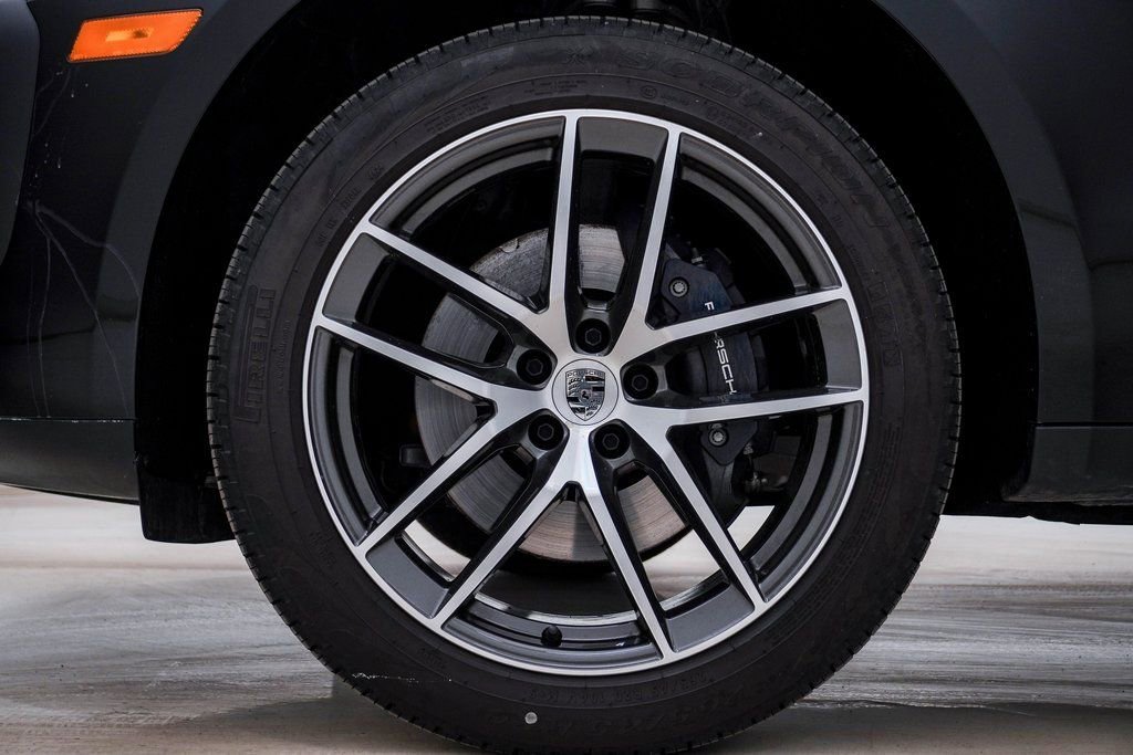 Certified 2025 Porsche Macan image 13