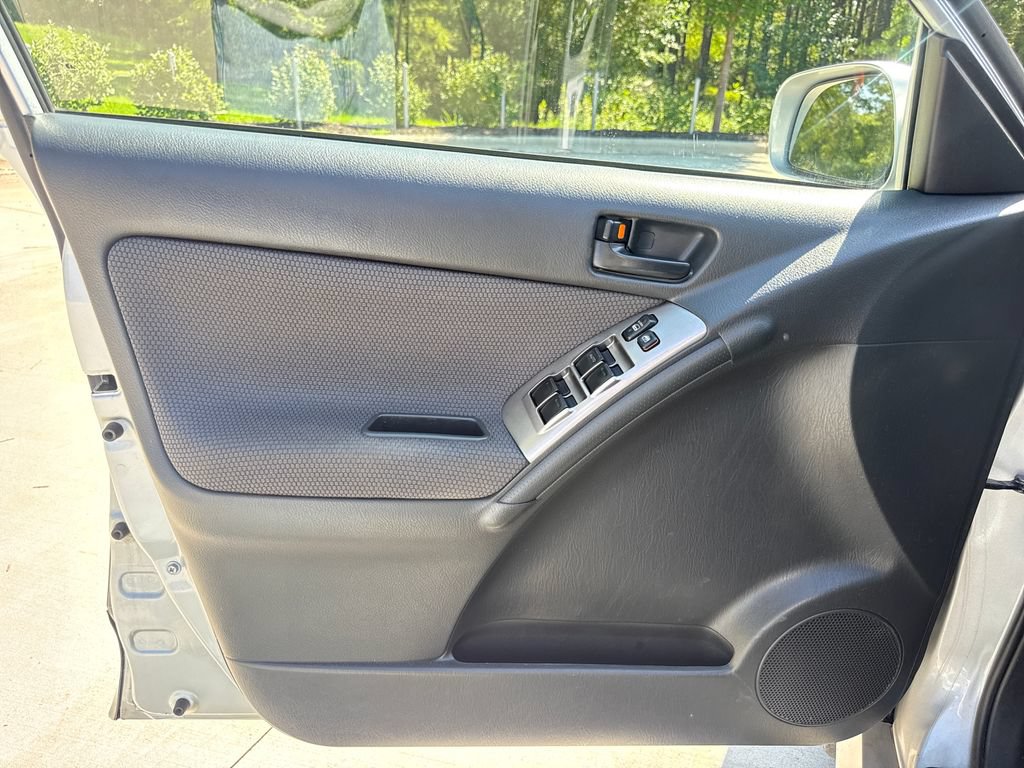 Used 2007 Pontiac Vibe w/ Preferred Package FWD image 13