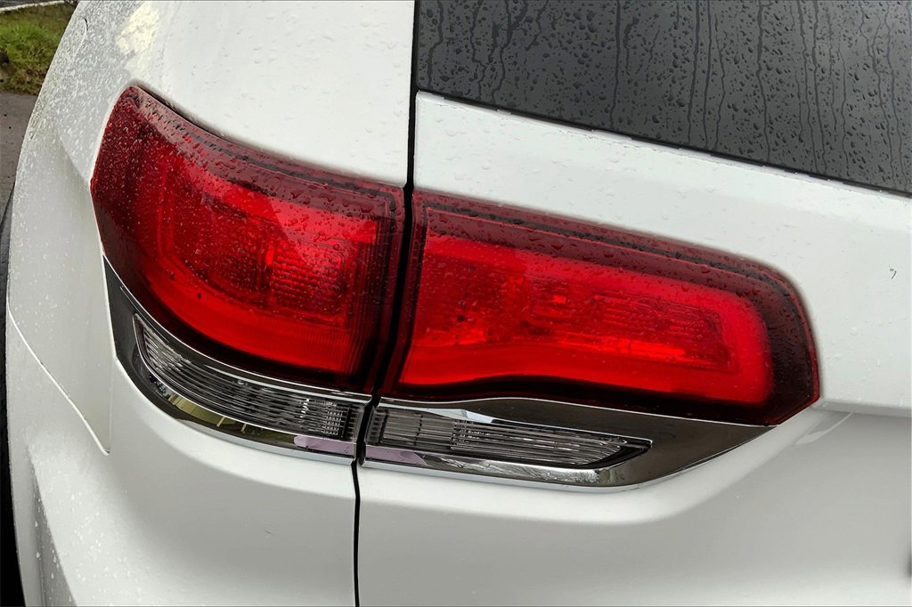Used 2022 Jeep Grand Cherokee Limited image 25