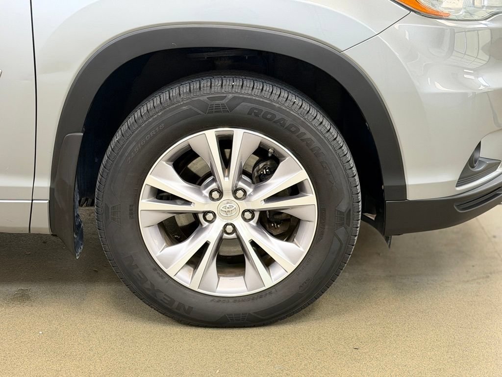 Used 2015 Toyota Highlander XLE AWD/4WD image 4