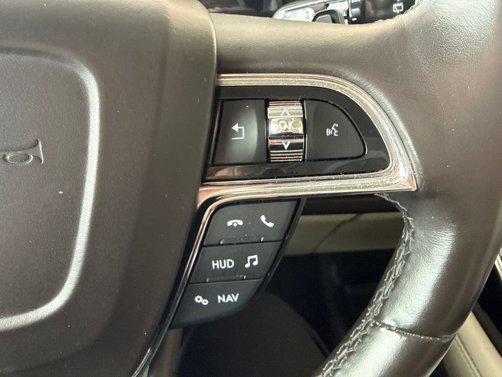 Used 2020 Lincoln Navigator Black Label w/ Cargo Convenience Package AWD/4WD image 16