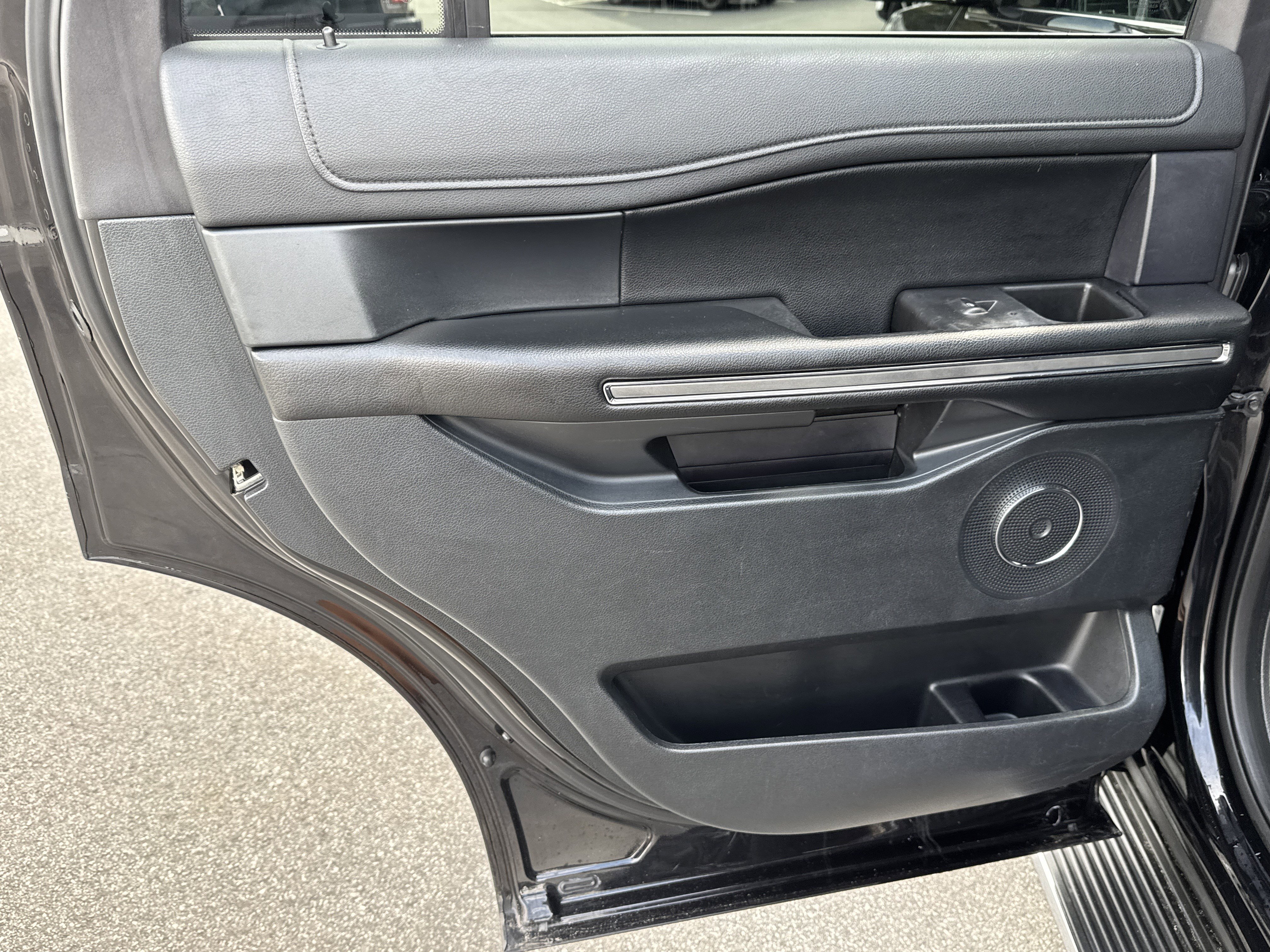 Used 2021 Ford Expedition XLT image 27