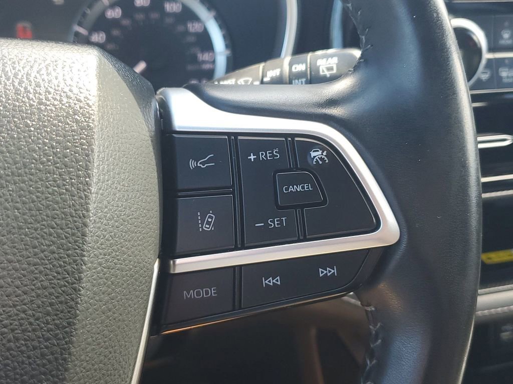 Certified 2023 Toyota Highlander L image 36