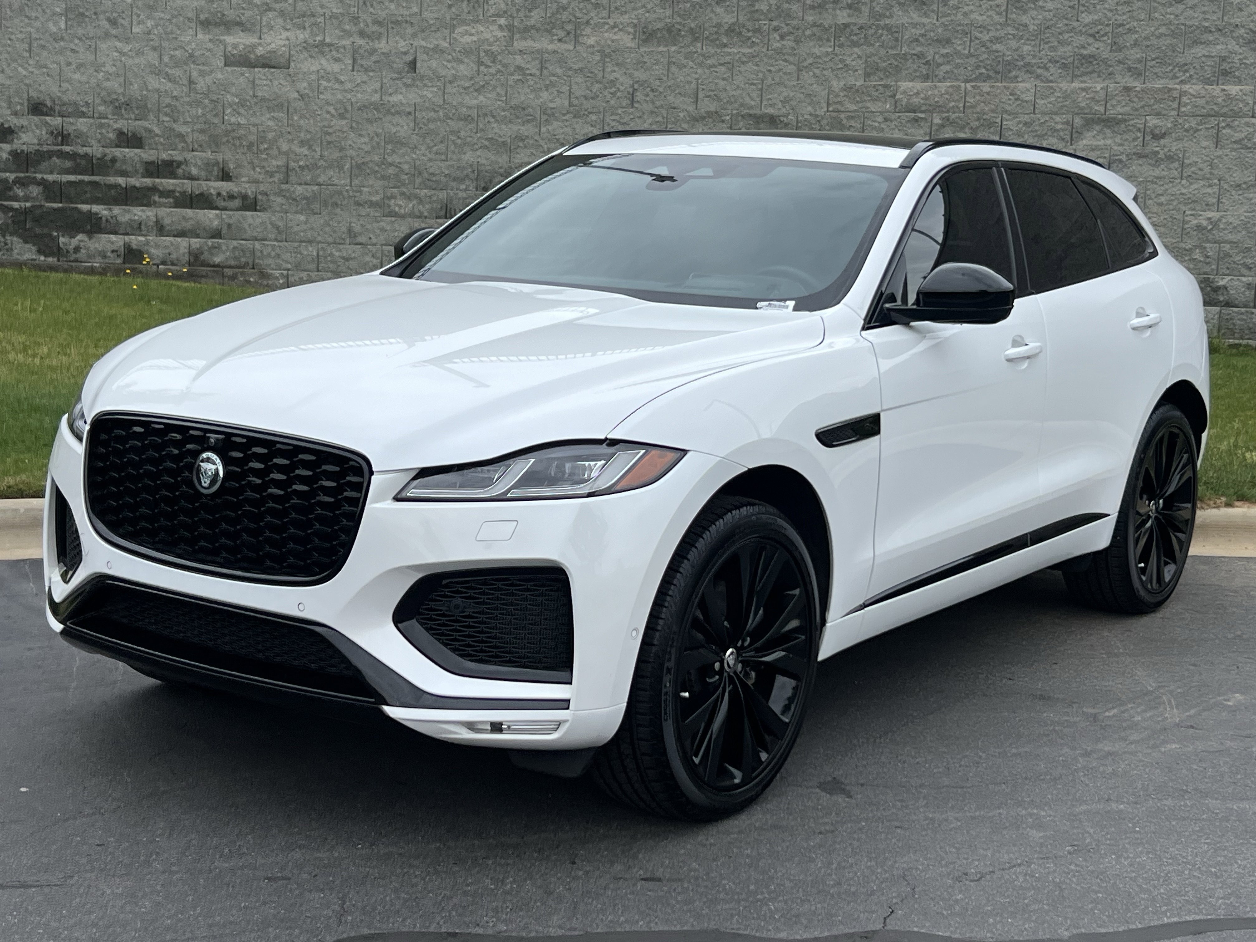 Used 2026 Jaguar F-PACE R-Dynamic S AWD/4WD image 1