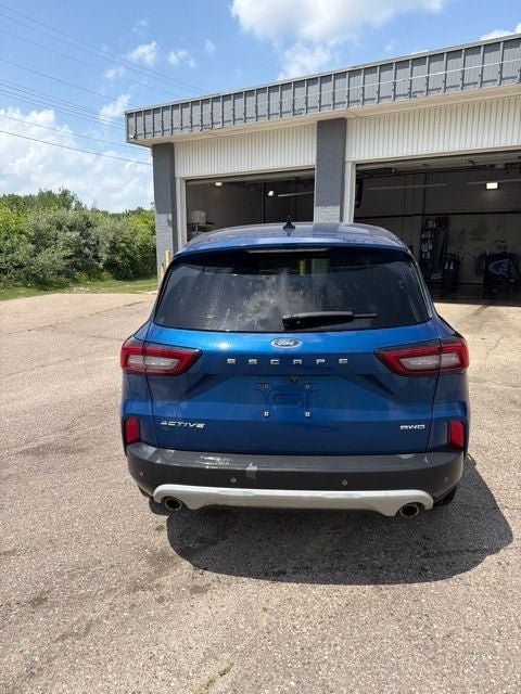 Used 2023 Ford Escape Active w/ Tech Pack #1 AWD/4WD image 3