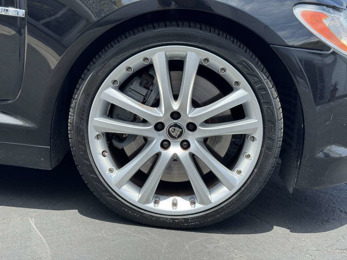 Used 2011 Jaguar XF R RWD image 6