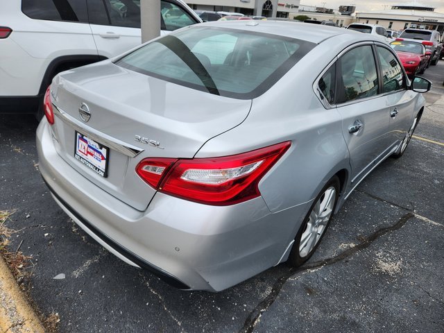 Used 2017 Nissan Altima 3.5 SL w/ 3.5SL Technology Package image 3