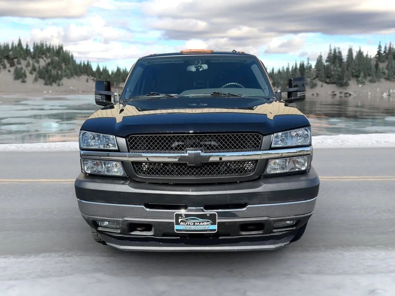 Used 2004 Chevrolet Silverado 2500 LT w/ Heavy-Duty Power Package AWD/4WD image 2
