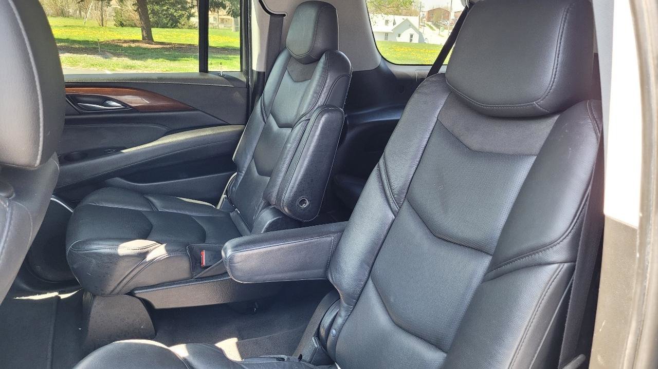 Used 2019 Cadillac Escalade ESV Premium Luxury w/ Escalade Sport Edition AWD/4WD image 18