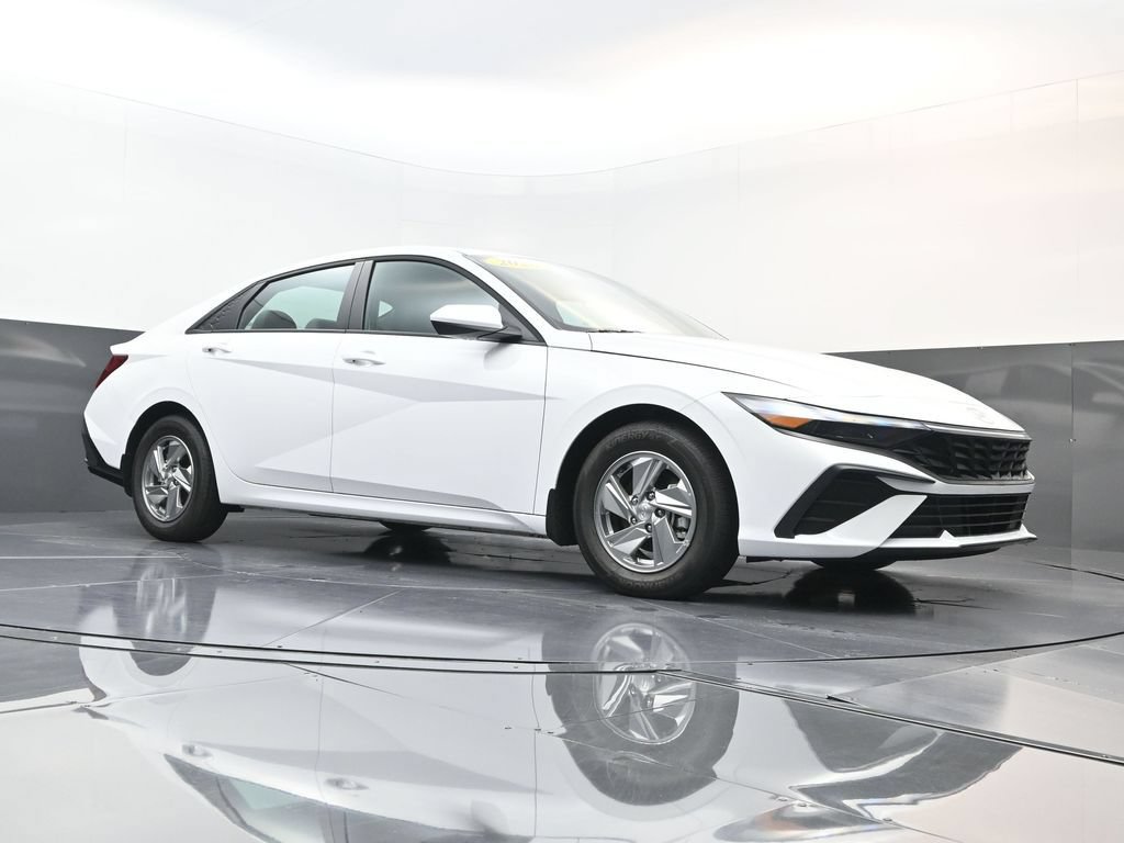 Certified 2026 Hyundai Elantra SE FWD image 21