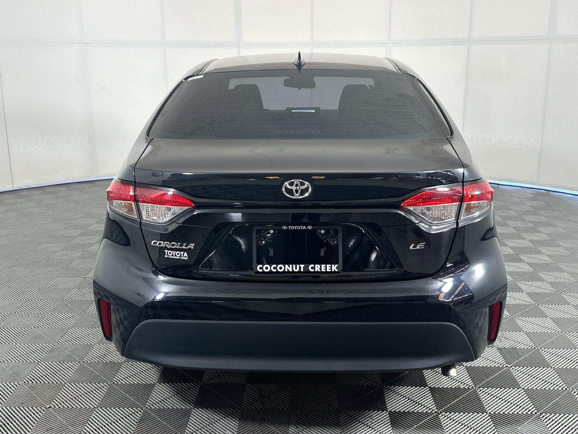 Used 2023 Toyota Corolla LE FWD image 4
