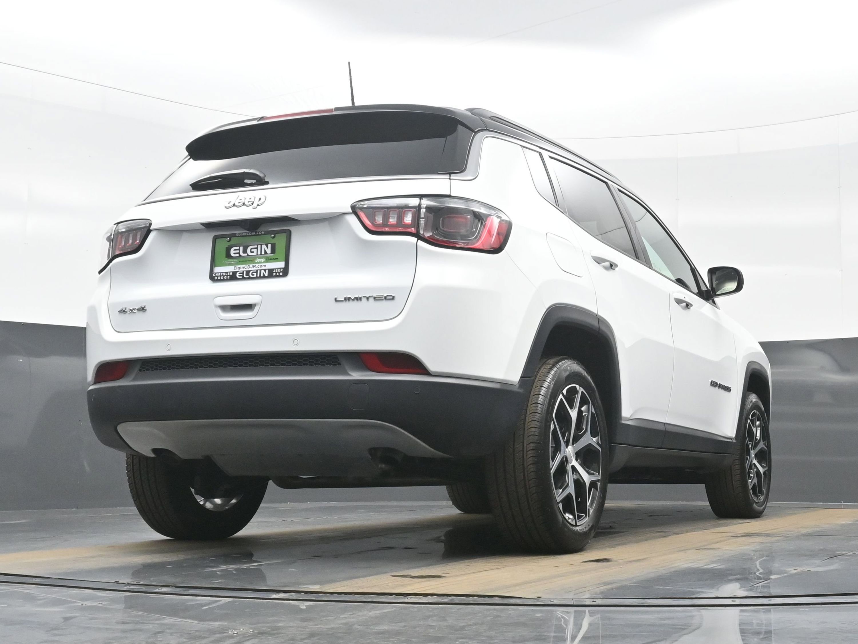 Used 2024 Jeep Compass Limited image 31