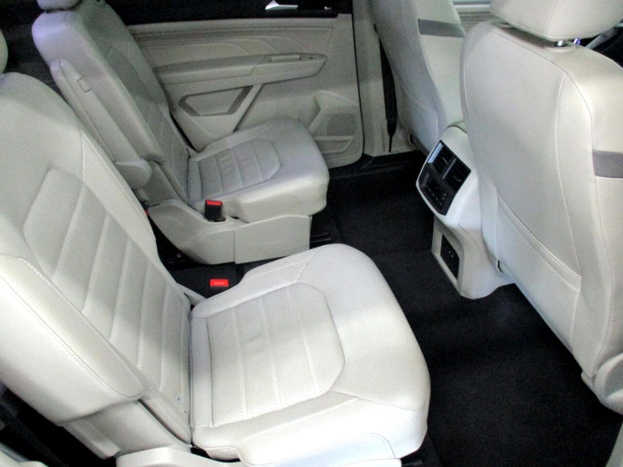 Used 2021 Volkswagen Atlas SEL Premium image 16