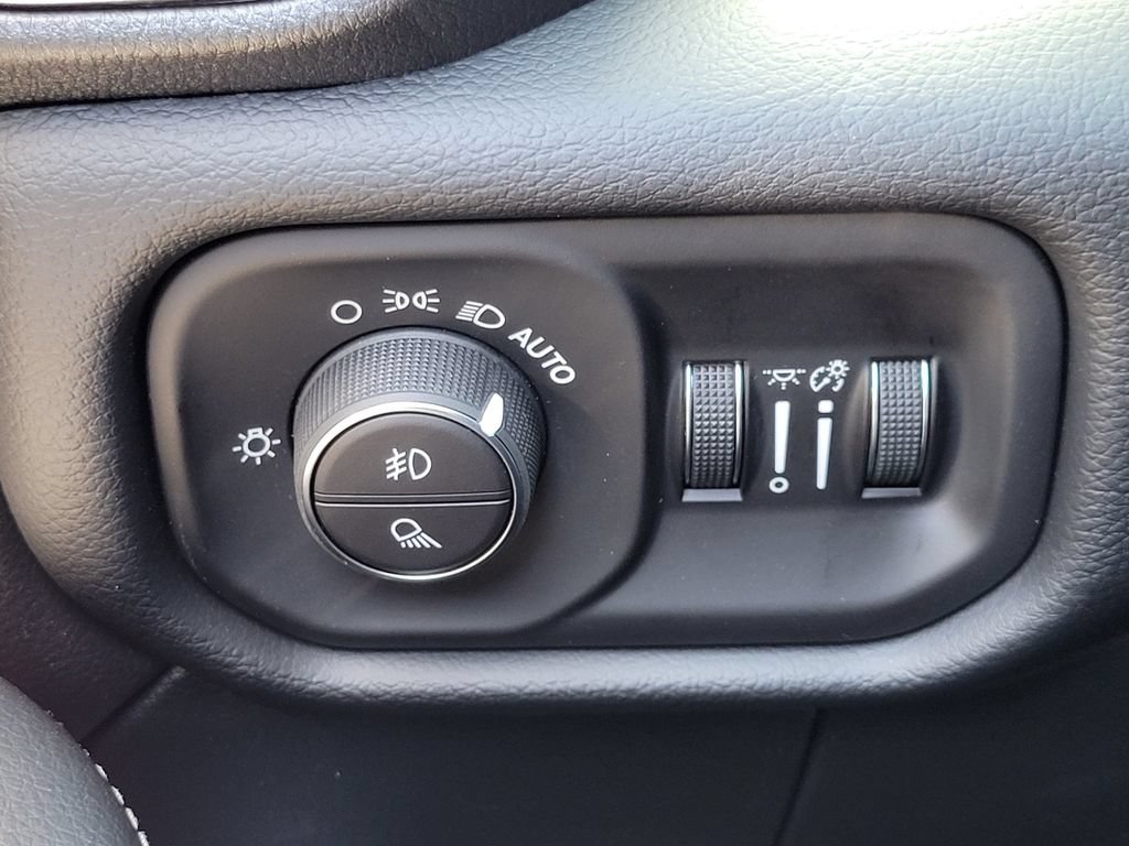 New 2026 RAM 2500 Laramie AWD/4WD image 12