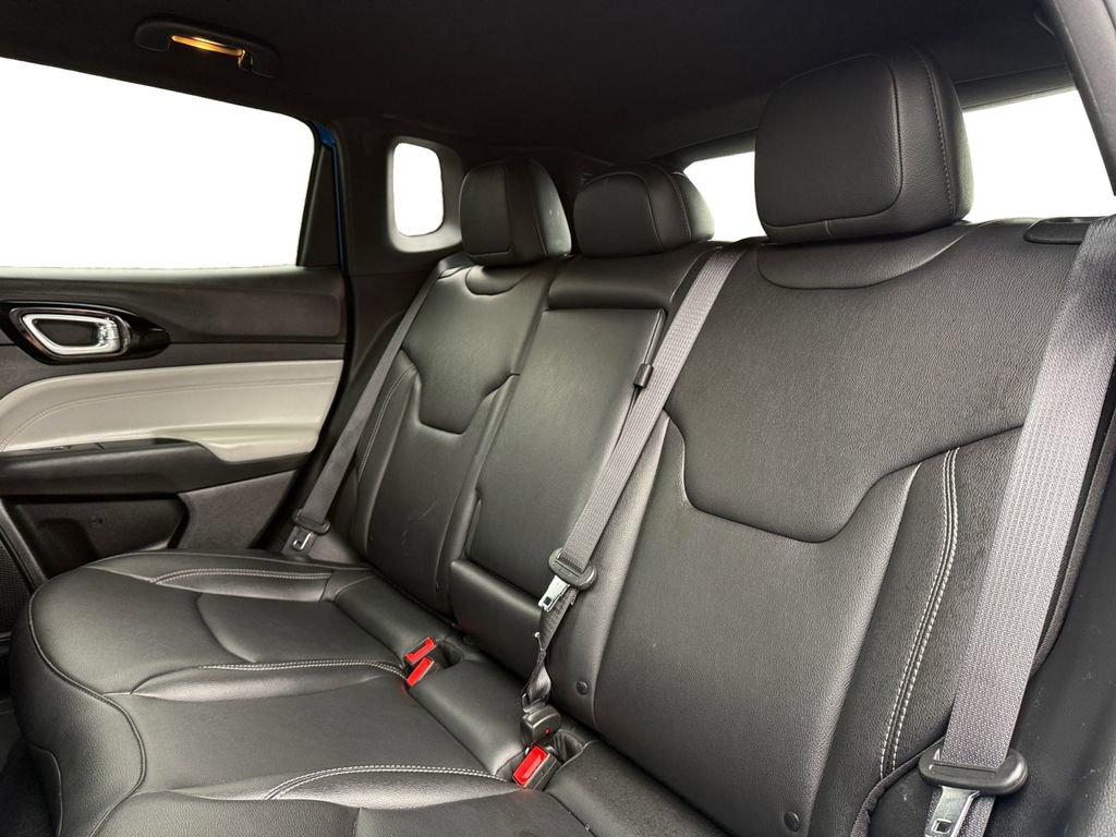 Used 2025 Jeep Compass Limited image 14