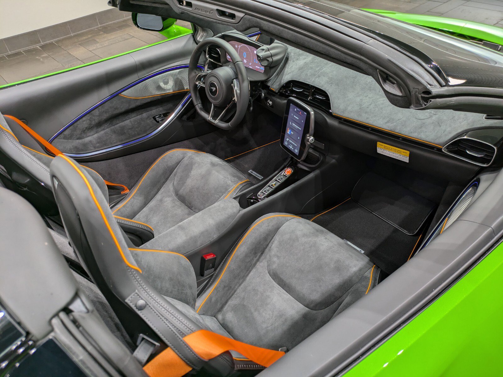 Used 2025 McLaren Artura Spider image 18