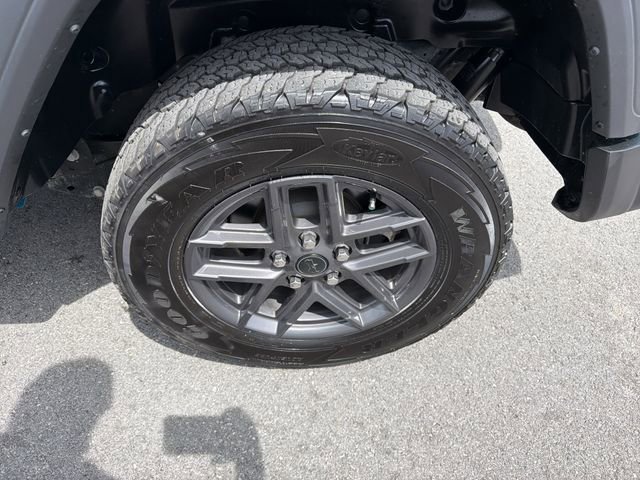 Used 2024 Jeep Wrangler Unlimited Sport AWD/4WD image 12