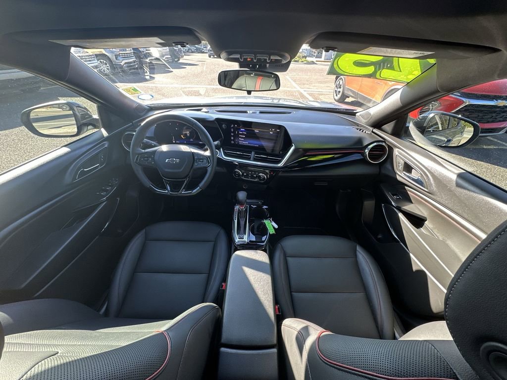 Certified 2025 Chevrolet Trax RS w/ Sunroof Package image 18