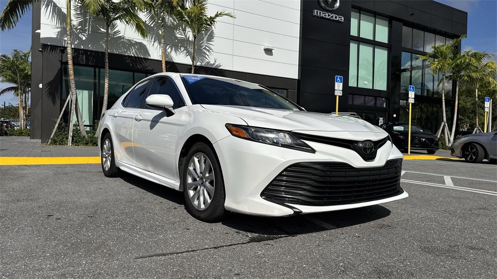 Used 2018 Toyota Camry LE image 31
