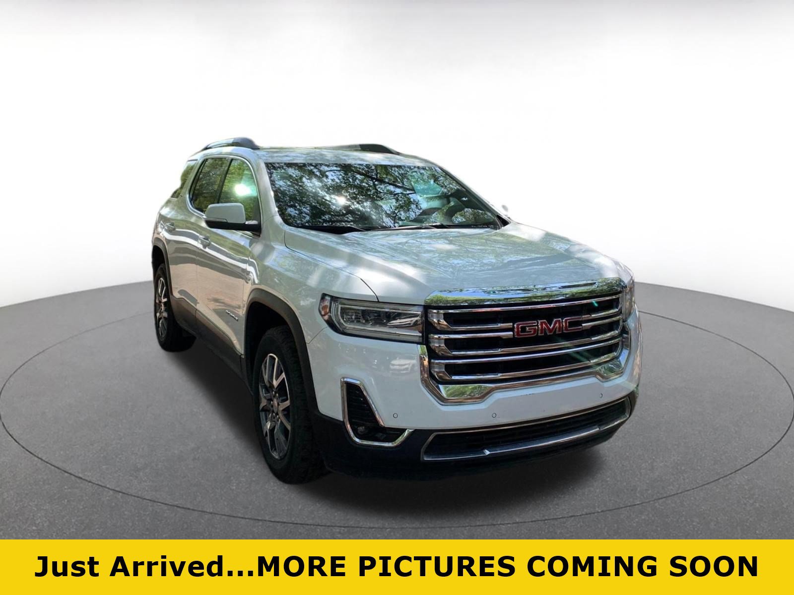 Used 2023 GMC Acadia SLT image 1