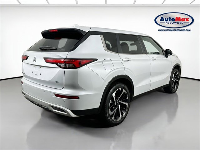 Used 2024 Mitsubishi Outlander SE image 2