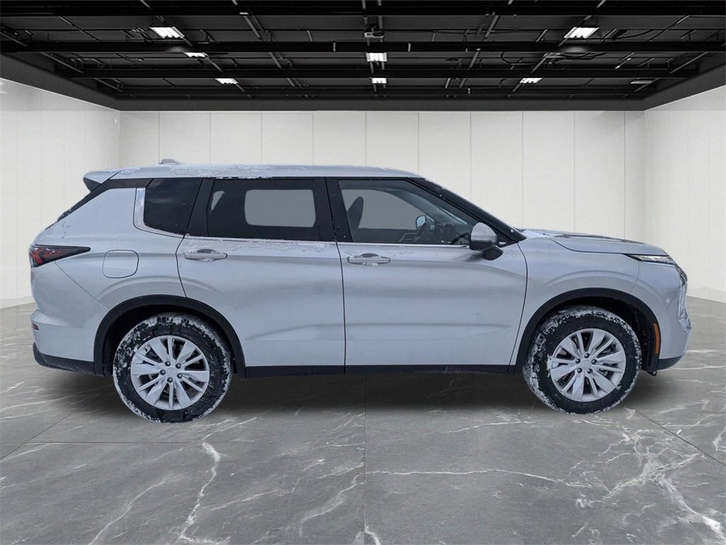 New 2026 Mitsubishi Outlander ES image 6